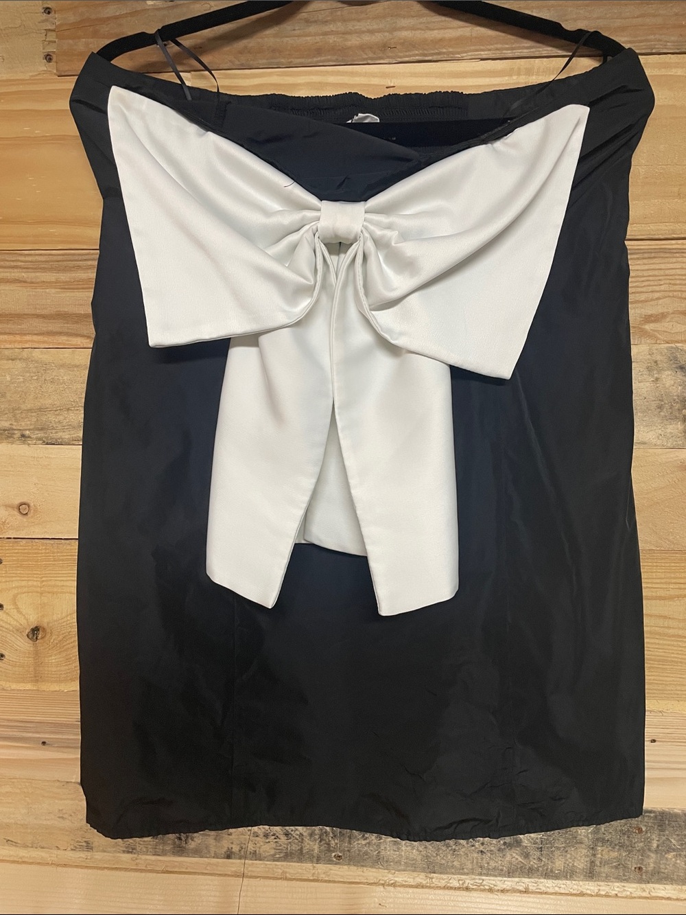 Kimchi Blue size Medium Black Lightweight Sleeveless Top with White Bow Accent